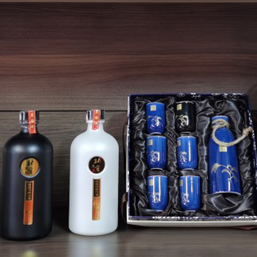 北大仓黑白酒酱香50度 三白一黑还送一套酒具